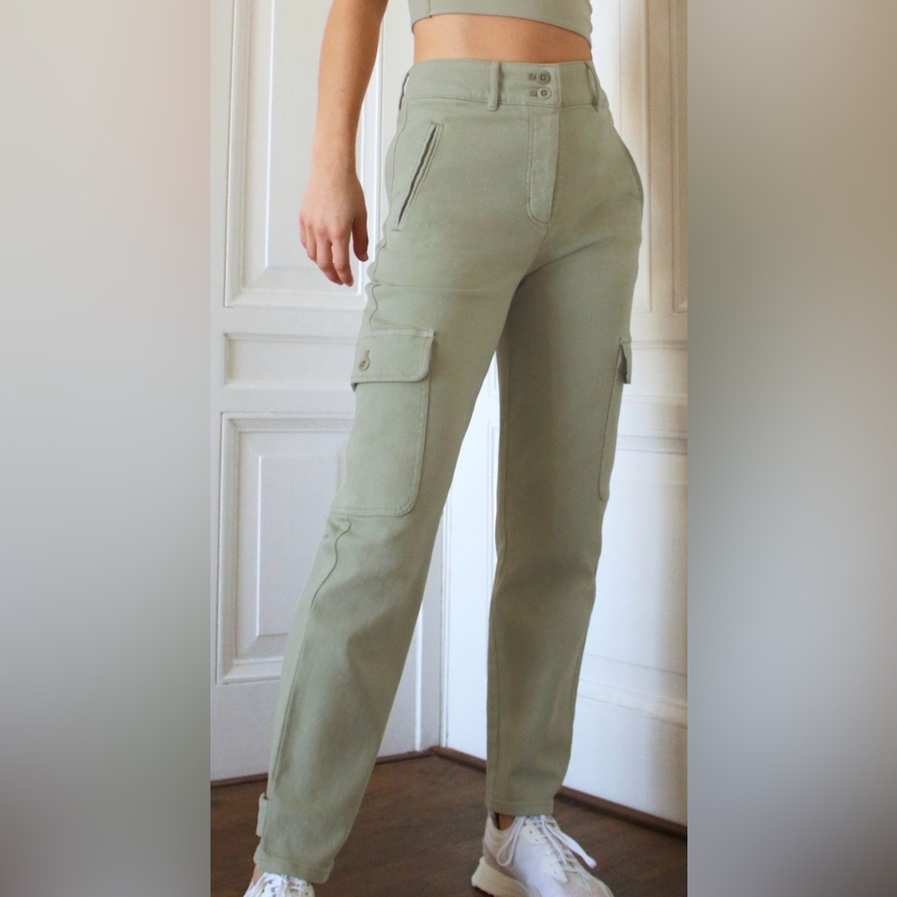 Aritzia Wilfred Free Sage Green Twill Cargo Pants